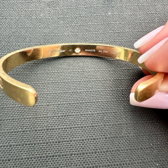 Cartier love cuff bracelet in yellow gold with one diamond - Picture 10 of 13